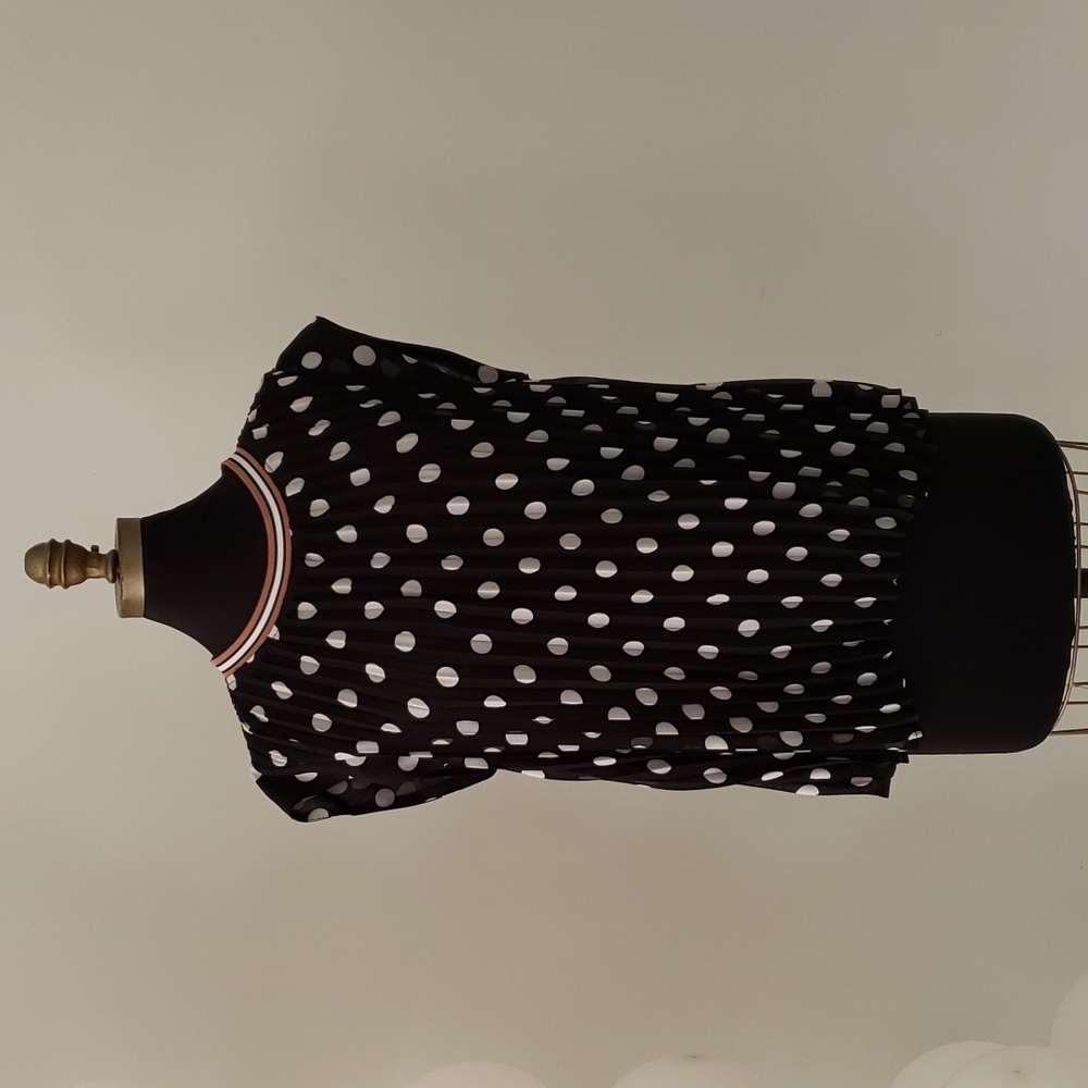 DR2 Blouse white polka dots